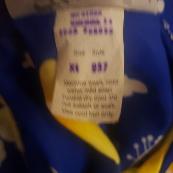 Vintage Hilo Hatties Hawaiian Shirt with Belt - Picture 6 of 6